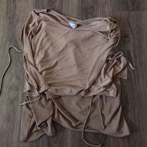 Size medium shirt and skirt set